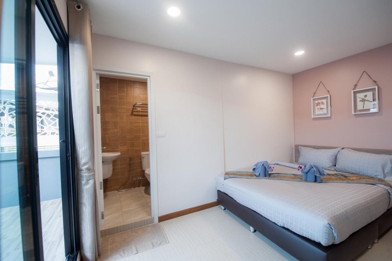 The Moon Night Hotel Bangkok Esterno foto