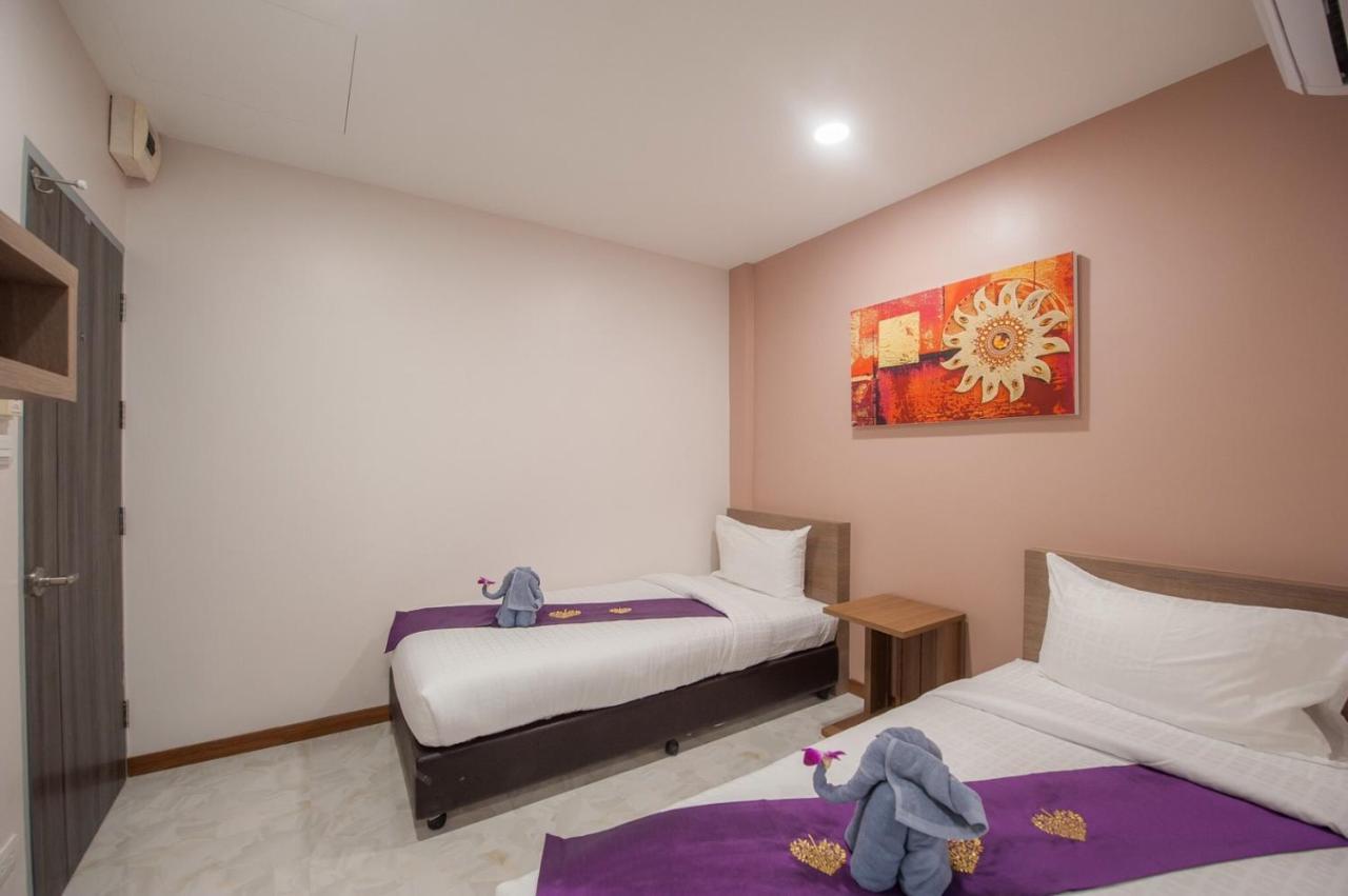 The Moon Night Hotel Bangkok Esterno foto