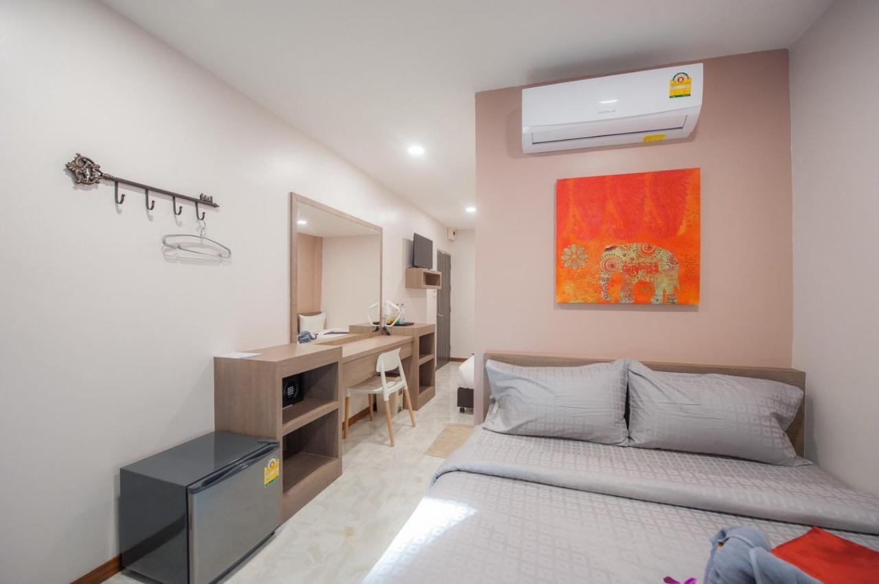 The Moon Night Hotel Bangkok Esterno foto