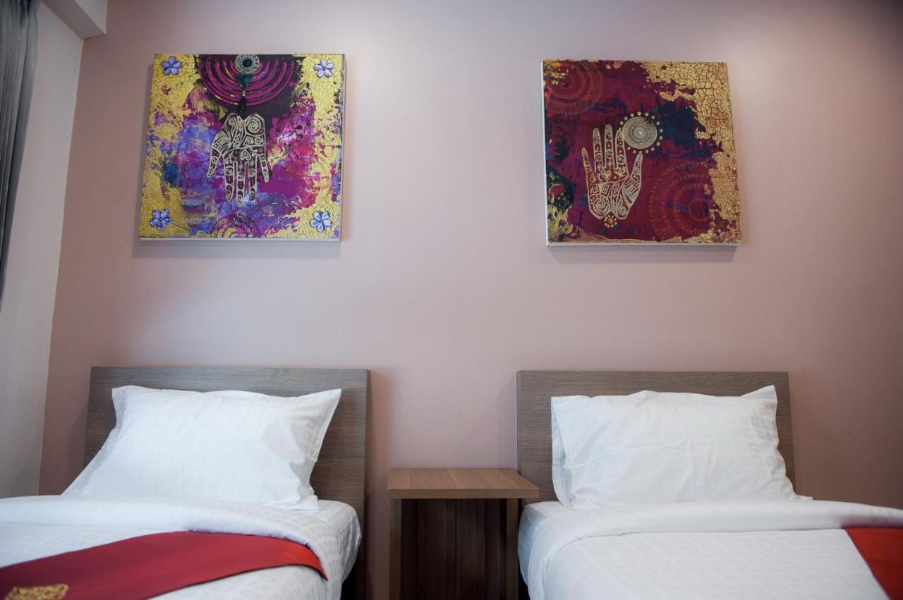 The Moon Night Hotel Bangkok Esterno foto