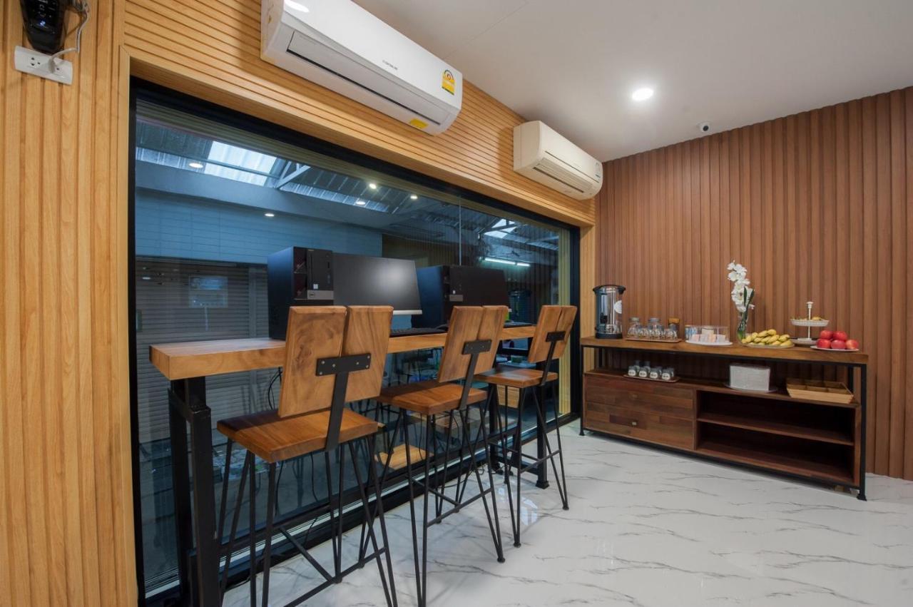 The Moon Night Hotel Bangkok Esterno foto